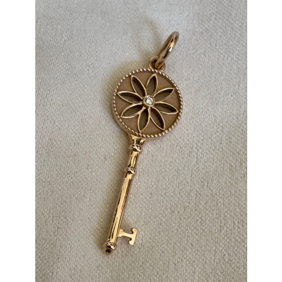Tiffany & Co. 18k Rose Gold Daisy Key with a Diamond, Pendant 1.5" - Picture 4 of 8